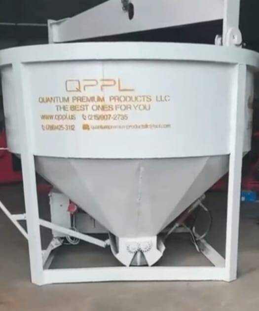 CONCRETE BUCKET SQUARE/ROUND 5.2 CYD. (10T) W/ BATTERY OPERATED, HYDRAULIC DRAIN GATE, VIBRATOR & WIRELESS REMOTE CONTROL